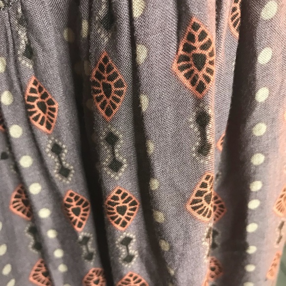 Patterned light brown dress w/ button/sheer detail - Picture 5 of 6